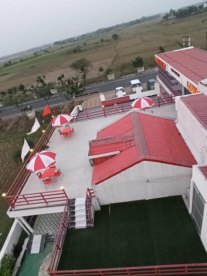 Gods County. Resort & Banquets ธาราพิธ ภายนอก รูปภาพ