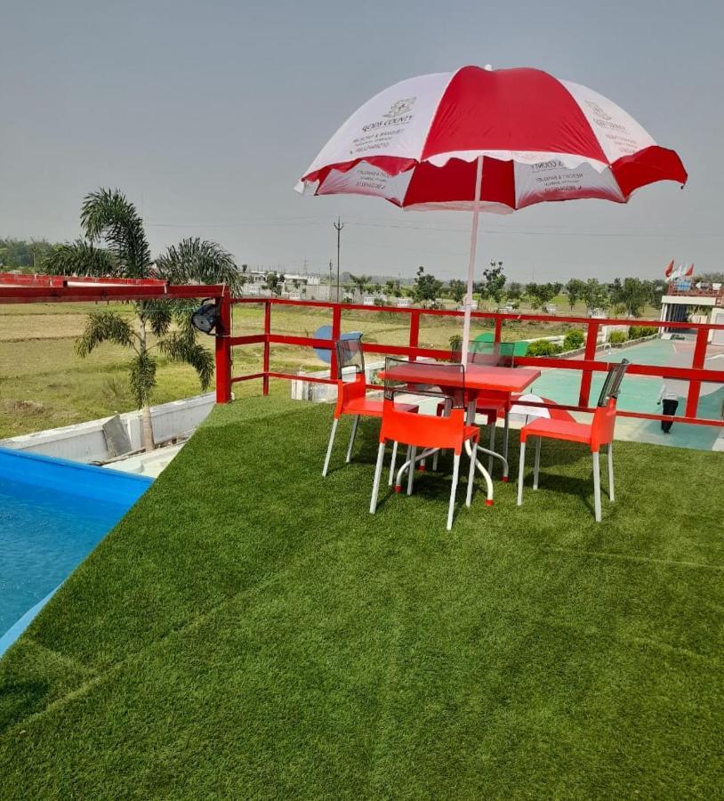 Gods County. Resort & Banquets ธาราพิธ ภายนอก รูปภาพ